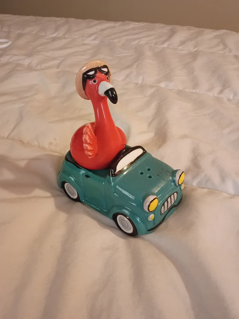 Ceramic Pink Flamingo in Teal Car Decorative Accent Salt And Pepper Shakers